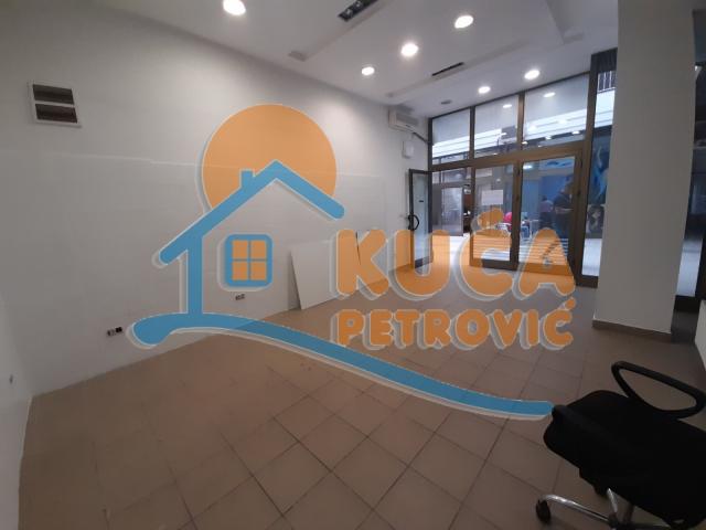 Lokal  u  centru, TC Ambasador, prizemlje, 31 m2