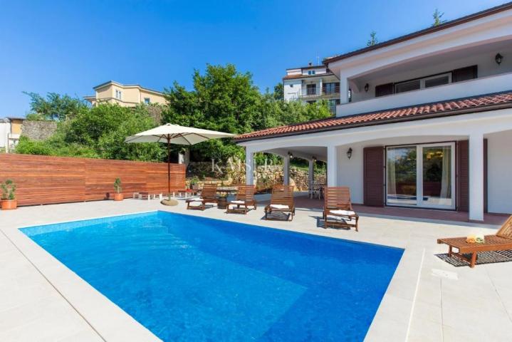 Lovran - Family villa with a large plot, pool and sea view