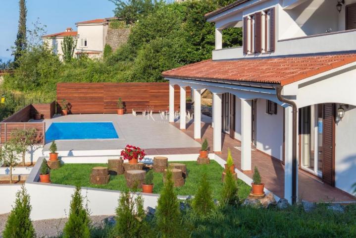 Lovran - Family villa with a large plot, pool and sea view