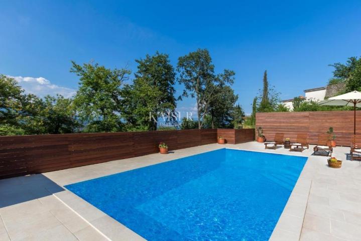 Lovran - Family villa with a large plot, pool and sea view