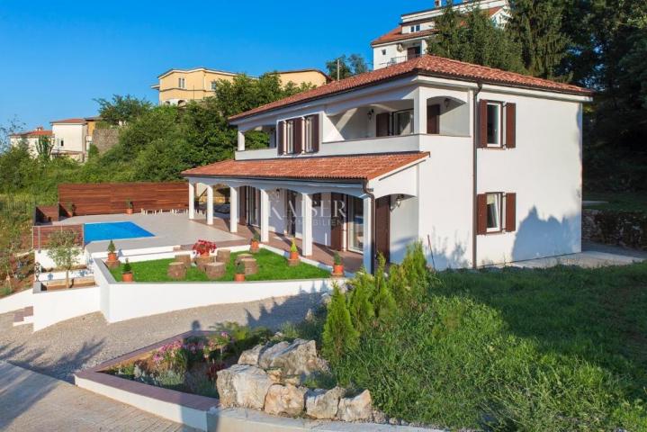 Lovran - Family villa with a large plot, pool and sea view