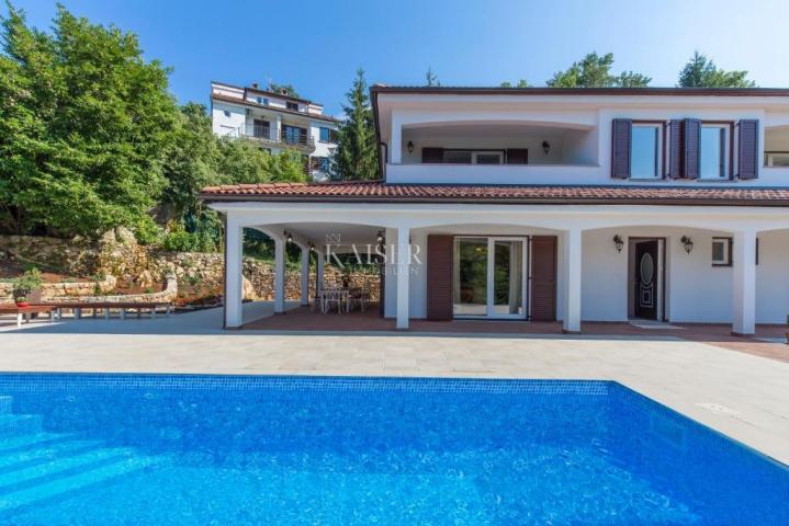 Lovran - Family villa with a large plot, pool and sea view