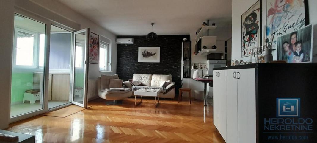 Three-room furnished apartment in the center of Jagodina with a garage