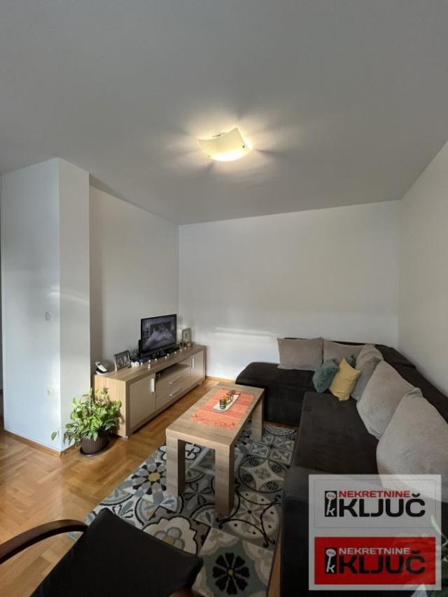 SOMBORSKI BULEVAR, 77m2, Četvorosoban-Duplex