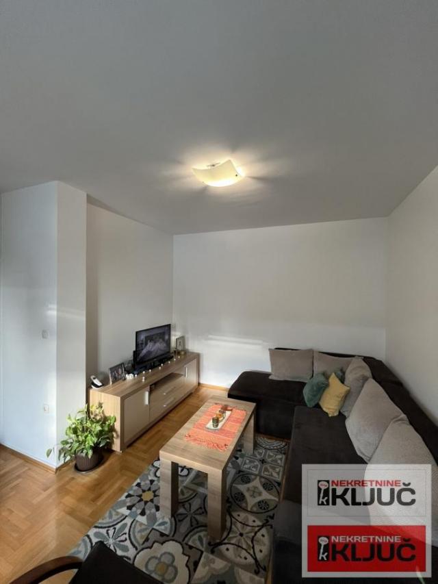 SOMBORSKI BULEVAR, 77m2, Četvorosoban-Duplex