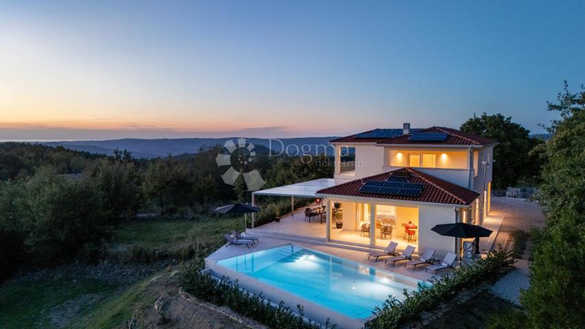 Mediterranean Villa in a Prime Location with Panoramic Views