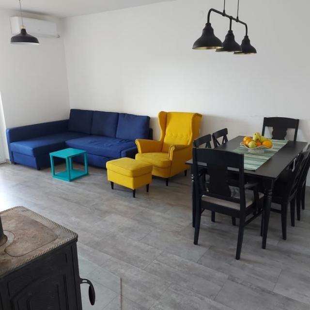 KRK ISLAND, OMIŠALJ, fully furnished three-room apartment