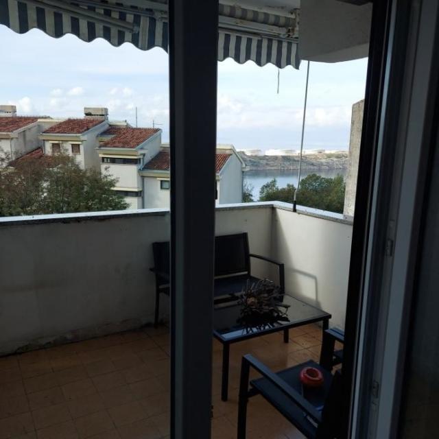 KRK ISLAND, OMIŠALJ, fully furnished three-room apartment