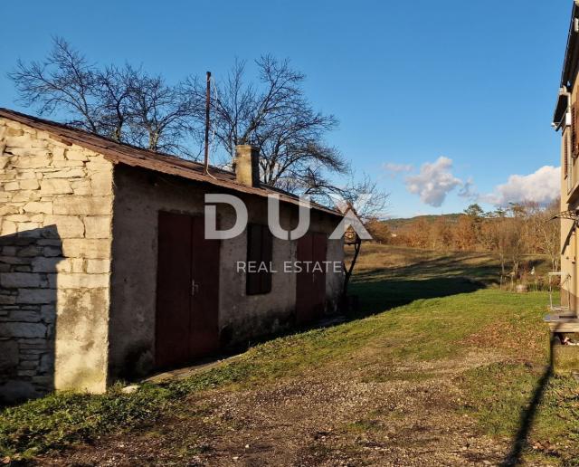 ISTRA, PAZIN - Kombinacija građevinskog, poljoprivrednog i zemljišta sportske namjene s kućom i pano