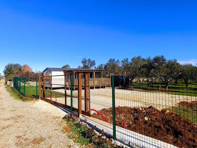 ISTRIA, FAŽANA Land with a mobile home, electricity, water - 700 m FROM THE SEA!!