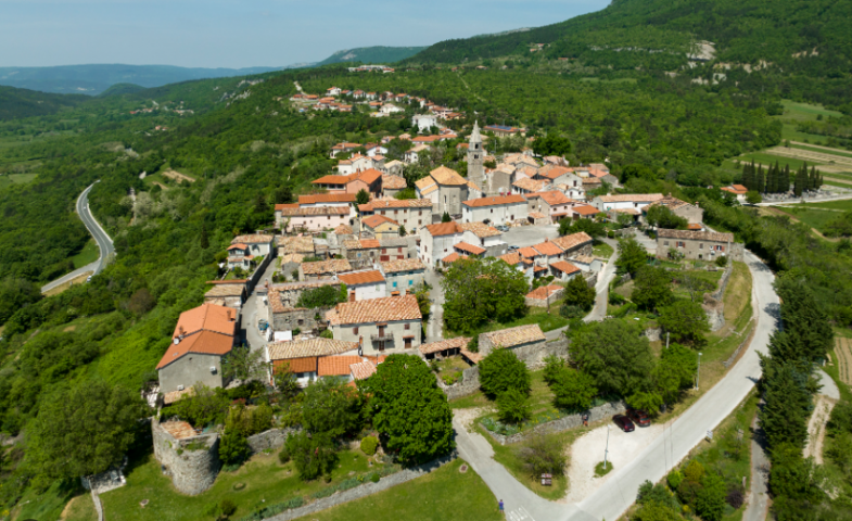 Land Roč, Buzet, 2.354m2