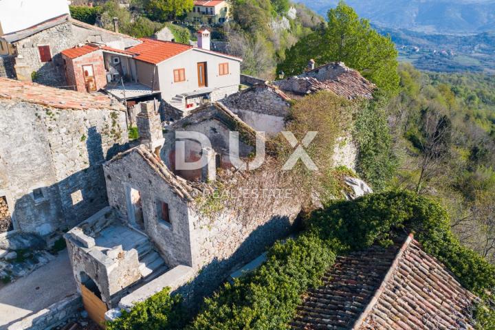 ISTRIEN, PIĆAN - 3 Häuser in Reihe zur Anpassung mit Garten, Panoramablick, Gelegenheit!