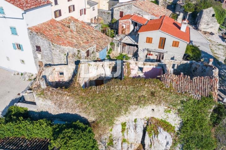 ISTRA, PIĆAN - 3 kuće u nizu za adaptaciju s vrtom, panoramski pogled, prilika!