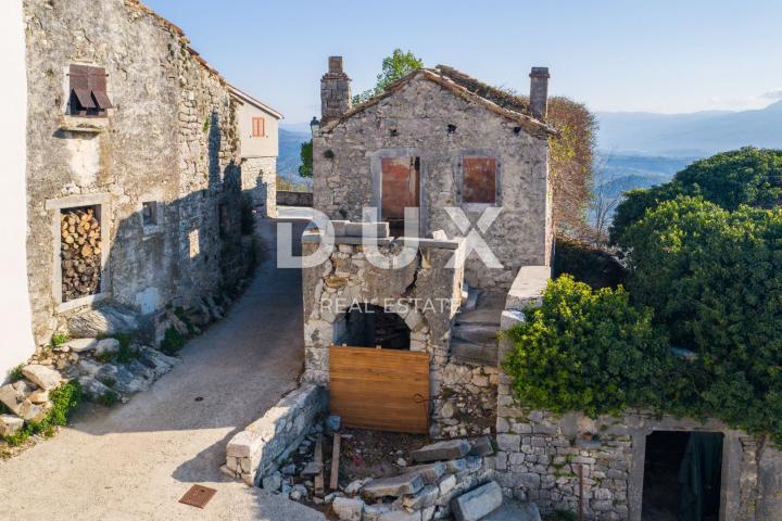 ISTRIA, PIĆAN - 3 houses in a row for adaptation with a garden, panoramic view, opportunity!