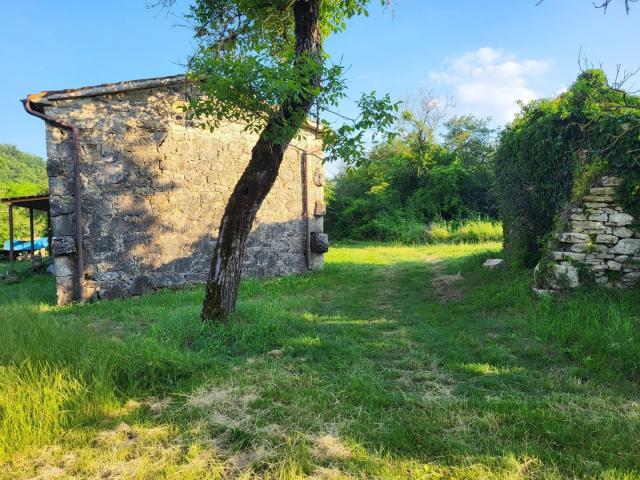 ISTRA, HUM - Kamena kućica na šarmantnoj lokaciji