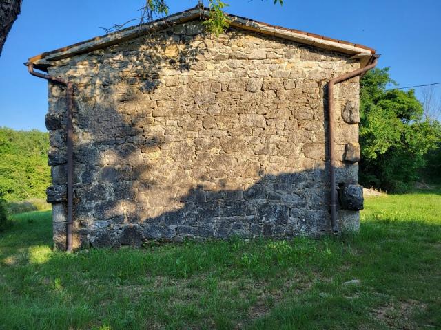 ISTRA, HUM - Kamena kućica na šarmantnoj lokaciji