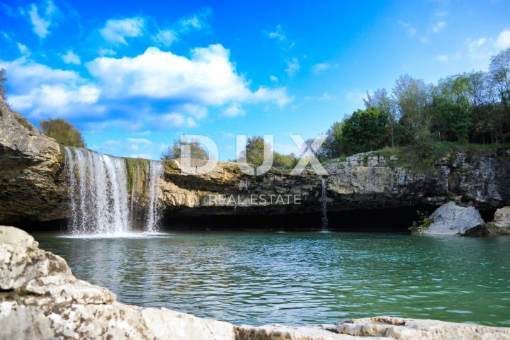 ISTRA, PAZIN - Obiteljska kuća u prirodi s prekrasno uređenom okućnicom, pogled na zelenilo