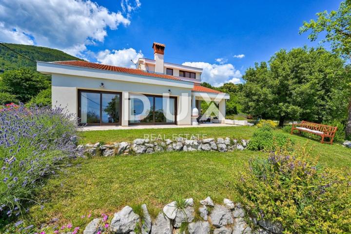 IČIĆI, POLJANE- villa 250m2 s pogledom na more i bazenom + uređena okućnica 1100m2