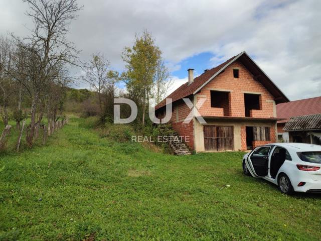 PLITVICA LAKES (surroundings) - Land complex with building