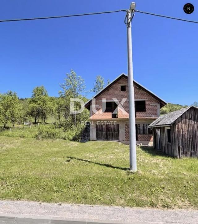 PLITVICA LAKES (surroundings) - Land complex with building