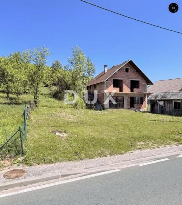 PLITVICA LAKES (surroundings) - Land complex with building