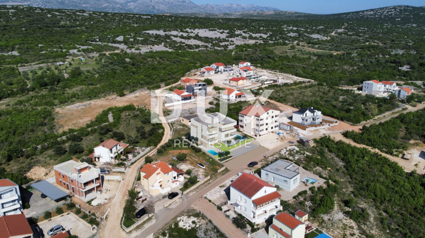  ZADAR, MASLENICA - Vrhunski penthouse sa spektakularnim pogledom na more! 200 metara od mora! Novog