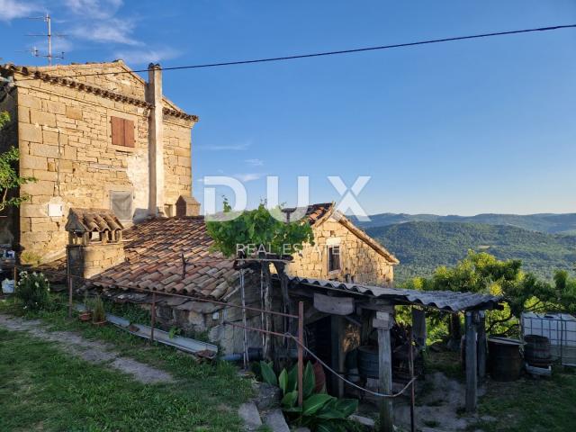 ISTRA, LIVADE (OKOLICA) - Kamene starine s panoramskim pogledom 