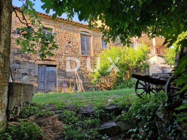 ISTRA, LIVADE (OKOLICA) - Kamene starine s panoramskim pogledom 