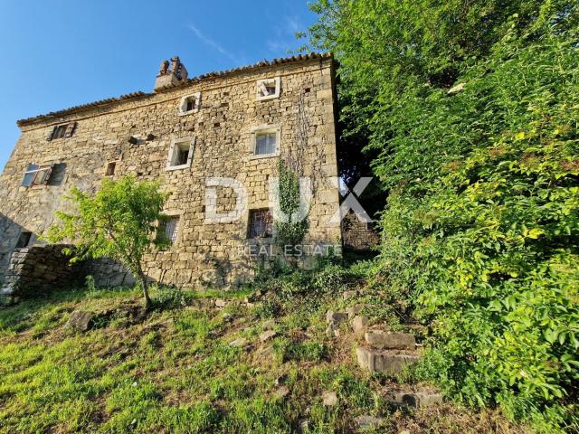 ISTRA, LIVADE (OKOLICA) - Kamene starine s panoramskim pogledom 