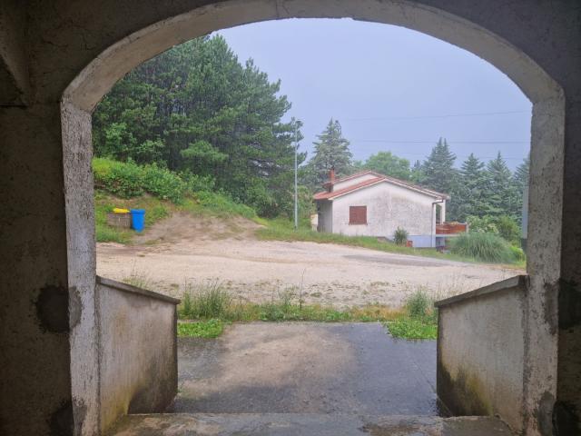 ISTRIEN, LABIN - Haus mit drei Wohneinheiten in verkehrsgünstiger Lage mit Panoramablick