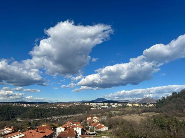 ISTRA, LABIN - Kuća s tri stambene jedinice na pogodnoj lokaciji s panoramskim pogledom