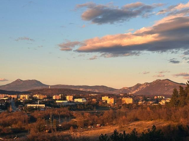 ISTRA, LABIN - Kuća s tri stambene jedinice na pogodnoj lokaciji s panoramskim pogledom