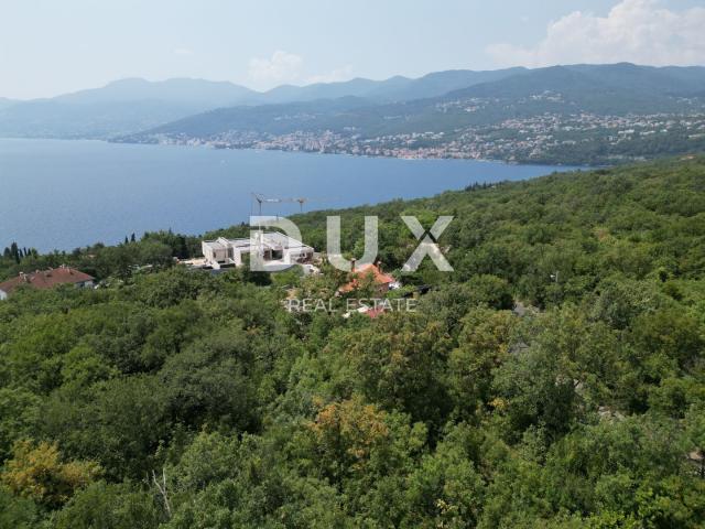 COSTABELLA, BIVIO- stan prizemlje 125m2 s bazenom i pogledom na more  + okućnica 