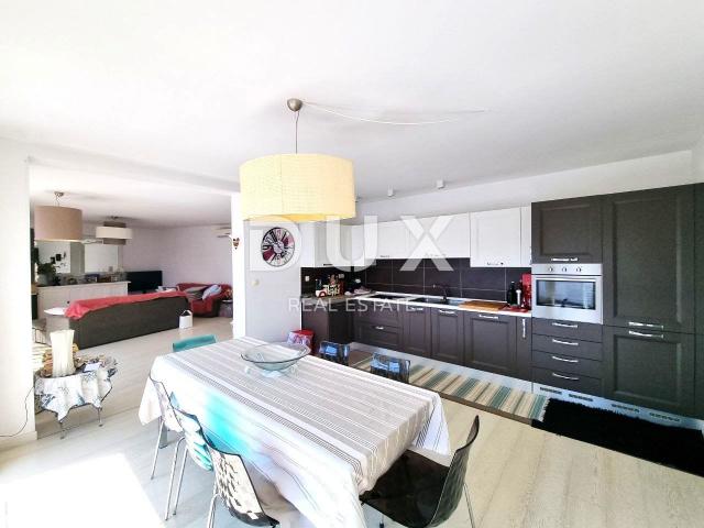 ISTRIEN, NOVIGRAD - Luxuriöses Apartment mit 3 Schlafzimmern und Badezimmern und wunderschönem Blick