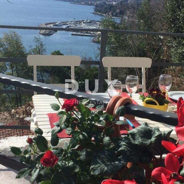 OPATIJA, CENTER - apartment with terrace and sea view! OPPORTUNITY!