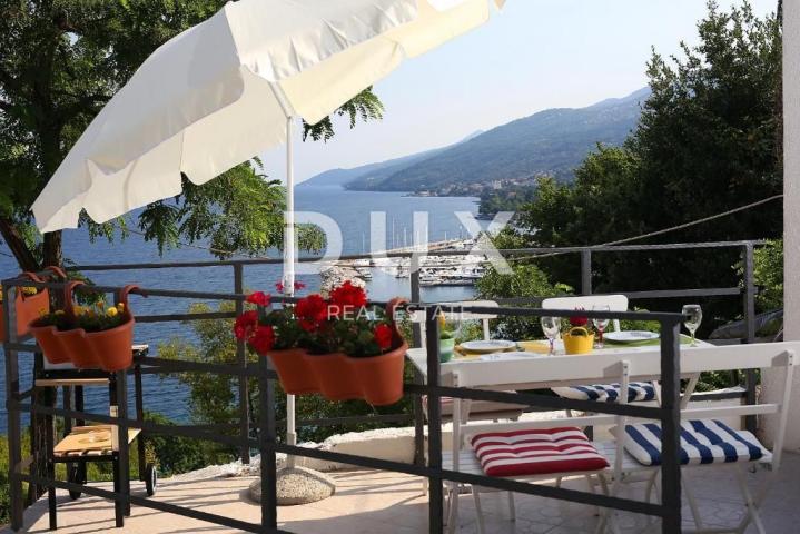 OPATIJA, CENTER - apartment with terrace and sea view! OPPORTUNITY!