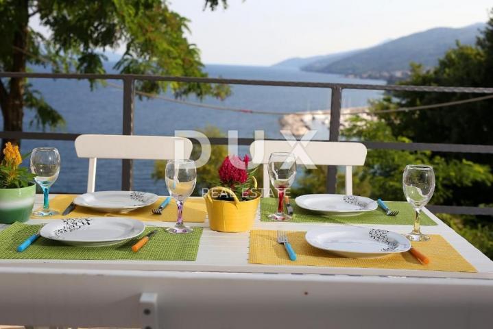 OPATIJA, CENTER - apartment with terrace and sea view! OPPORTUNITY!