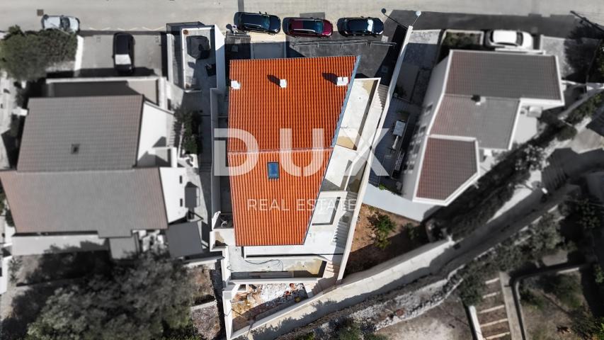 MALI LOŠINJ, CENTAR - Jedinstveni penthouse na 100m od mora!