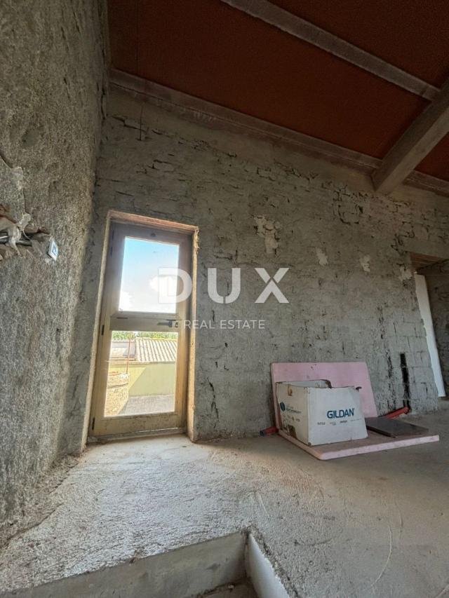 ISTRIA, SVETVINČENAT - Partially renovated Istrian house with main project!