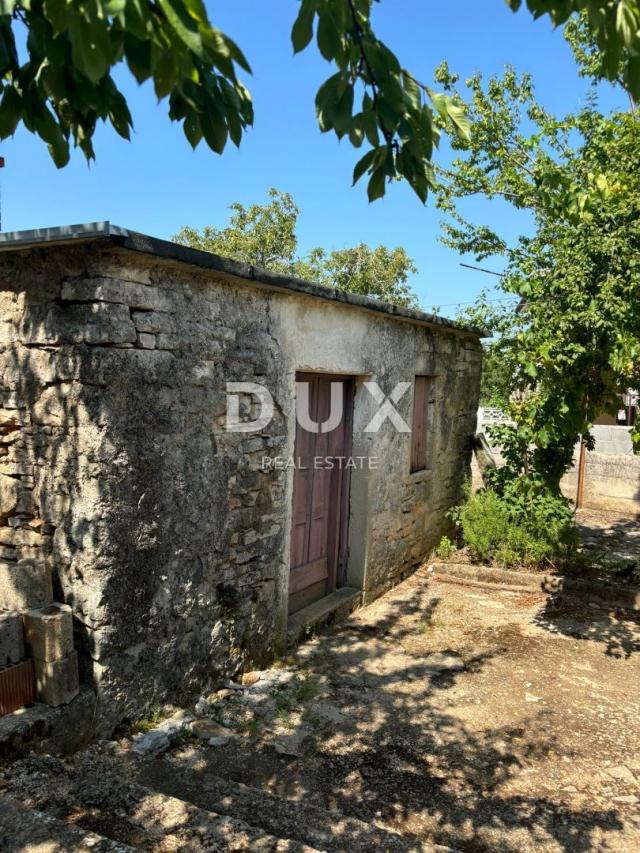 ISTRIA, SVETVINČENAT - Partially renovated Istrian house with main project!