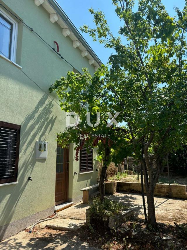 ISTRIA, SVETVINČENAT - Partially renovated Istrian house with main project!