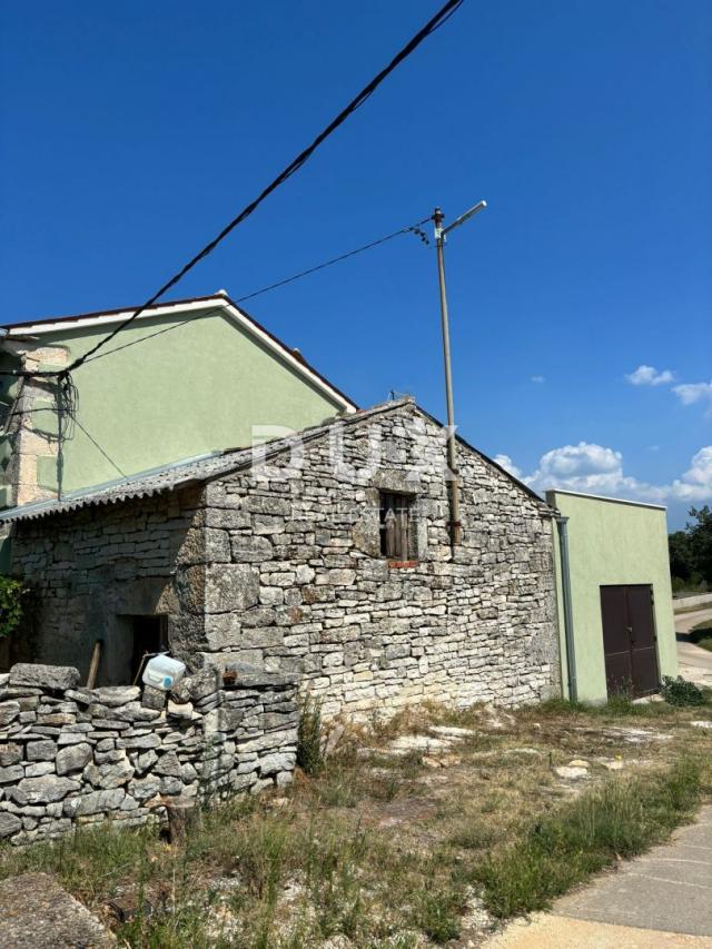 ISTRIA, SVETVINČENAT - Partially renovated Istrian house with main project!