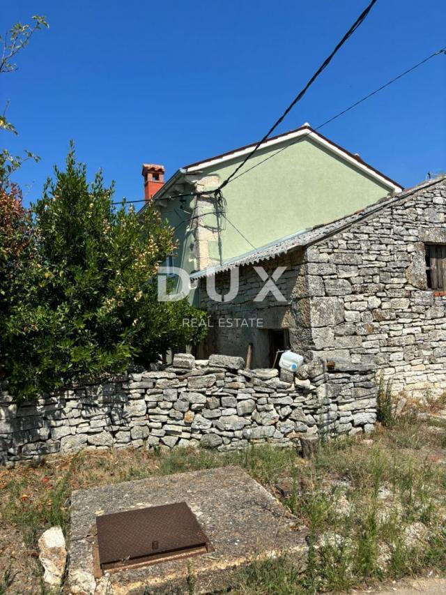 ISTRIA, SVETVINČENAT - Partially renovated Istrian house with main project!