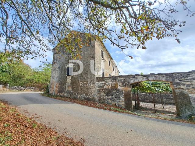 ISTRIA, GROŽNJAN, SURROUNDINGS - old house with land of 60,000 m2