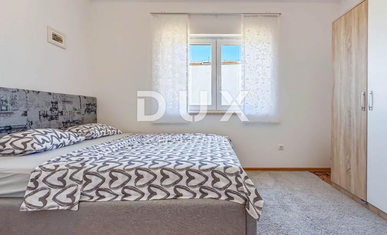 PAG ISLAND, POVLJANA - Quality house with two apartments 50 meters from the beach