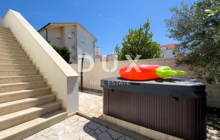 PAG ISLAND, POVLJANA - Quality house with two apartments 50 meters from the beach