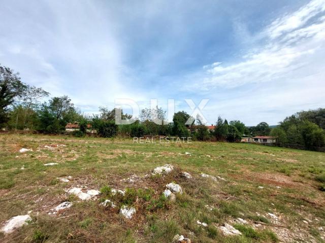 ISTRIEN, LABIN - Baugrundstück mit Blick auf die Altstadt, nur wenige Gehminuten von der Stadt entfe