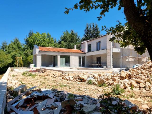 ISTRIA, LABIN - Immaculate house with a swimming pool on the edge of the village