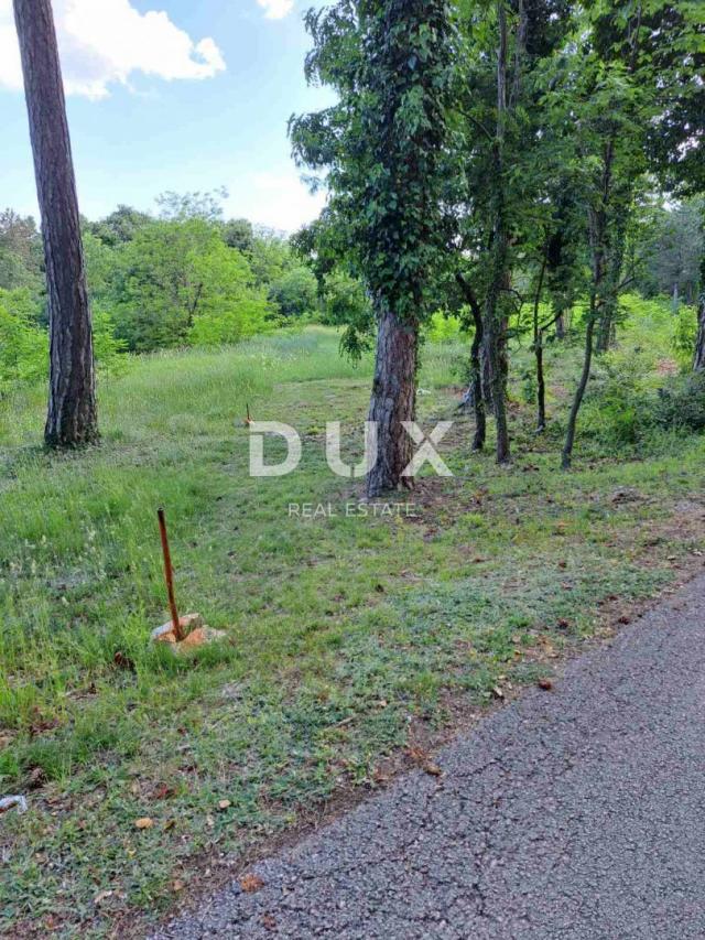 ISTRIA, SURROUNDINGS OF LABINA - Building land in a peaceful environment