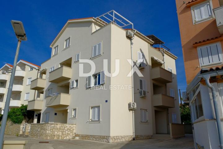 THE ISLAND OF PAG, POVLJANA - A beautiful apartment in Povljana, one step from the beach with a terr